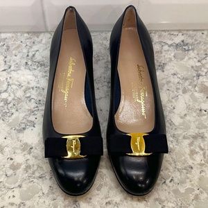 Navy Blue leather SALVATORE FERRAGAMO LILLAZ PUMPS women’s shoes sz 8.5